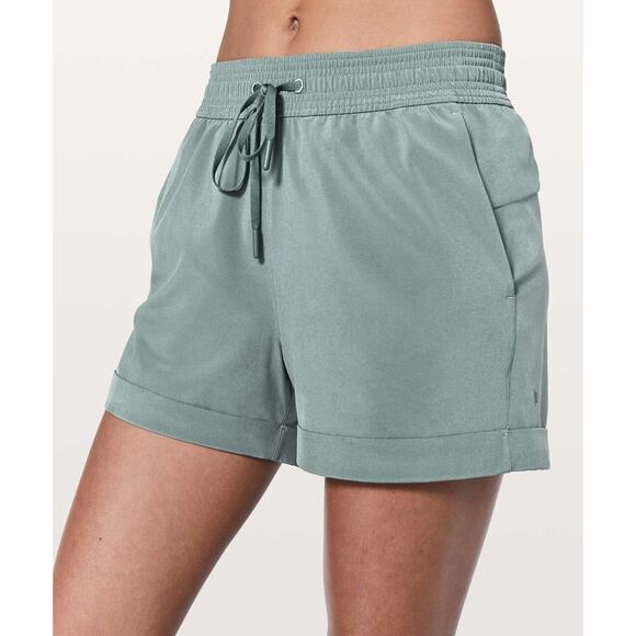 Lululemon Shorts Womens 10 Green Spring Break Away 3" Inseam Cuffed Running - Picture 2 of 7